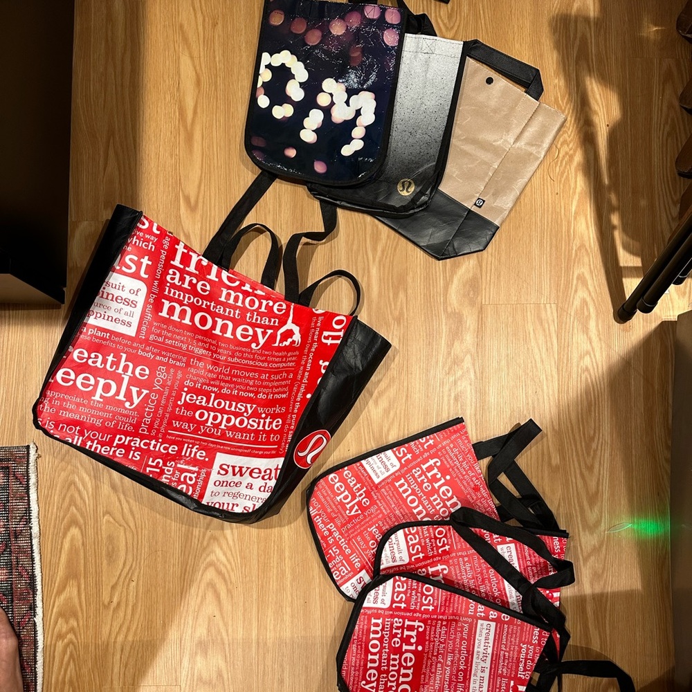 7 lululemon totes - 1 large, 3 regular pattern, 3 seasonal patterns